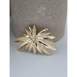 Vintage Brooch Sarah Coventry Floral Leaf Goldtone Signed