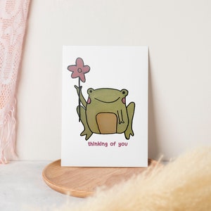 Pensando em você - sapo com cartão de flor