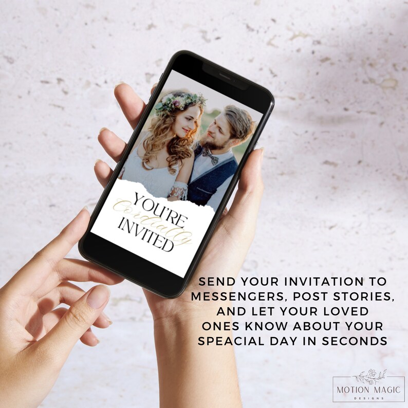 Puede incluir: La pantalla de un tel&eacute;fono inteligente muestra una invitaci&oacute;n de boda con una foto de una pareja y el texto "YOU'RE Cordially INVITED". El texto debajo de la invitaci&oacute;n dice "SEND YOUR INVITATION TO MESSENGERS, POST STORIES, AND LET YOUR LOVED ONES KNOW ABOUT YOUR SPECIAL DAY IN SECONDS".