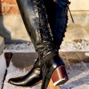 Zwarte kniehoge laarzen, leren neplaarzen, winterlaarzen, hoge dameslaarzen, zwarte schoenen, sneeuwlaarzen, regenlaarzen, lage hak, cowgirllaarzen.