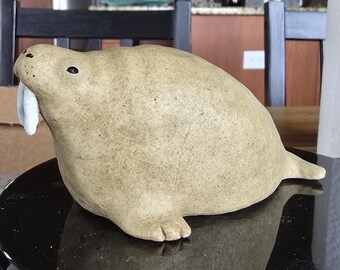 handgemachte Keramik Walross Figur