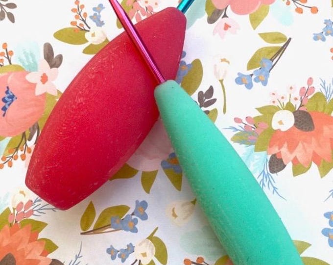 Ergonomic Crochet Hook Silicone Crochet Grip For Arthritis Squishy Interchangeable - LARGER GRIP