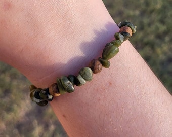 Olive green rock and brown round bead bracelet| 7 1/4 inch form fitting, comfortable bracelet