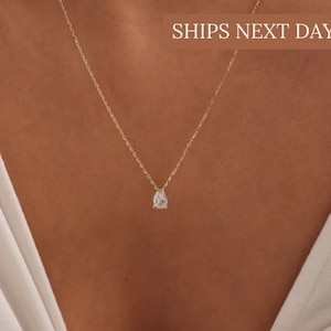 Teardrop Diamond Necklace, Pear Diamond Necklace, Mom Gifts, Minimalist Jewelry, Mothers Day Gift, Water drop Necklace, Perfect Gift for Her