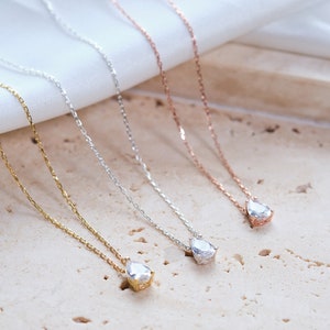 Collier diamant en forme de larme, collier diamant poire, cadeaux pour maman, bijoux minimalistes, cadeau fête des mères, collier goutte d'eau, cadeau parfait pour elle image 2