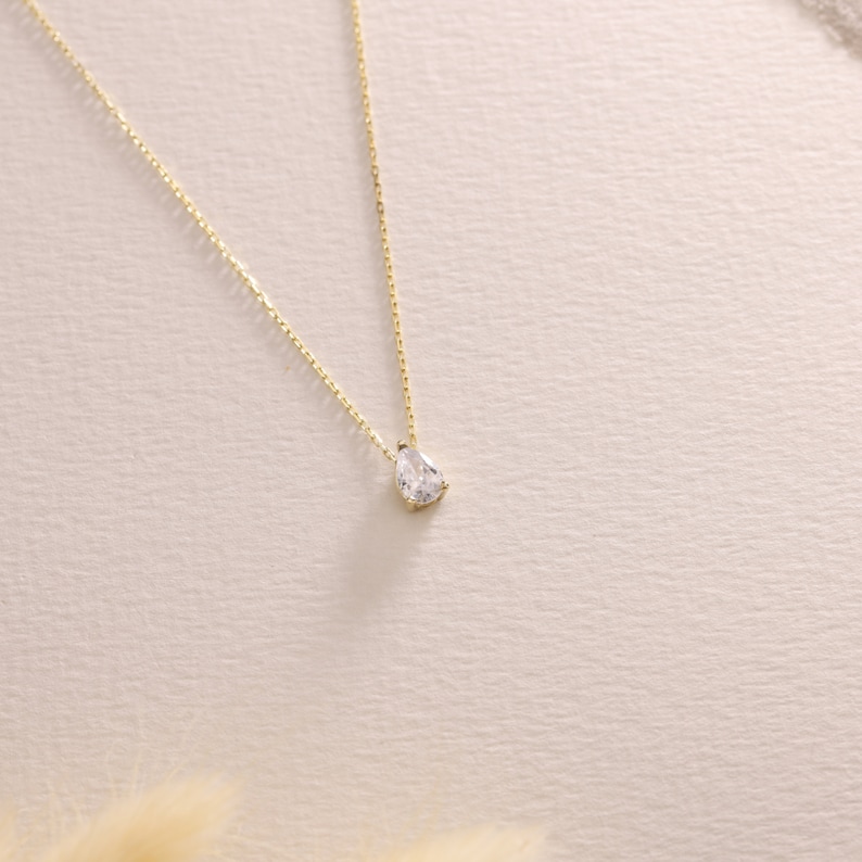 Collier diamant en forme de larme, collier diamant poire, cadeaux pour maman, bijoux minimalistes, cadeau fête des mères, collier goutte d'eau, cadeau parfait pour elle image 4