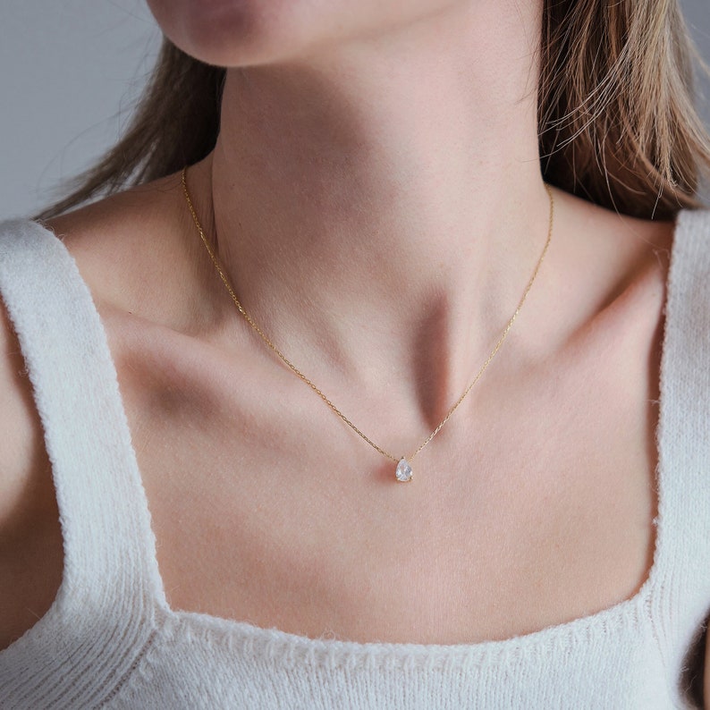 Collier diamant en forme de larme, collier diamant poire, cadeaux pour maman, bijoux minimalistes, cadeau fête des mères, collier goutte d'eau, cadeau parfait pour elle image 5