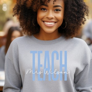 Gepersonaliseerde Teach Sweatshirt, Custom Teacher Sweatshirt, Nieuwe Leraar cadeau, Leraar Sweatshirt, Teach shirt, Leraar Waardering Cadeau
