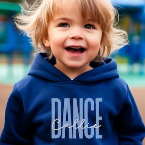 Benutzerdefinierte Kinder Tanz Hoodie, Tänzer Warm Up, Geschenk für Tanz Recital, personalisierte Kindertänzer Tanz Shirt Name, Geschenk für Tanz Wettbewerb