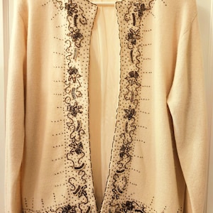 vintage grand pull en perles original cardigan en perles des années 1950 ivoire et cuivre excellent état