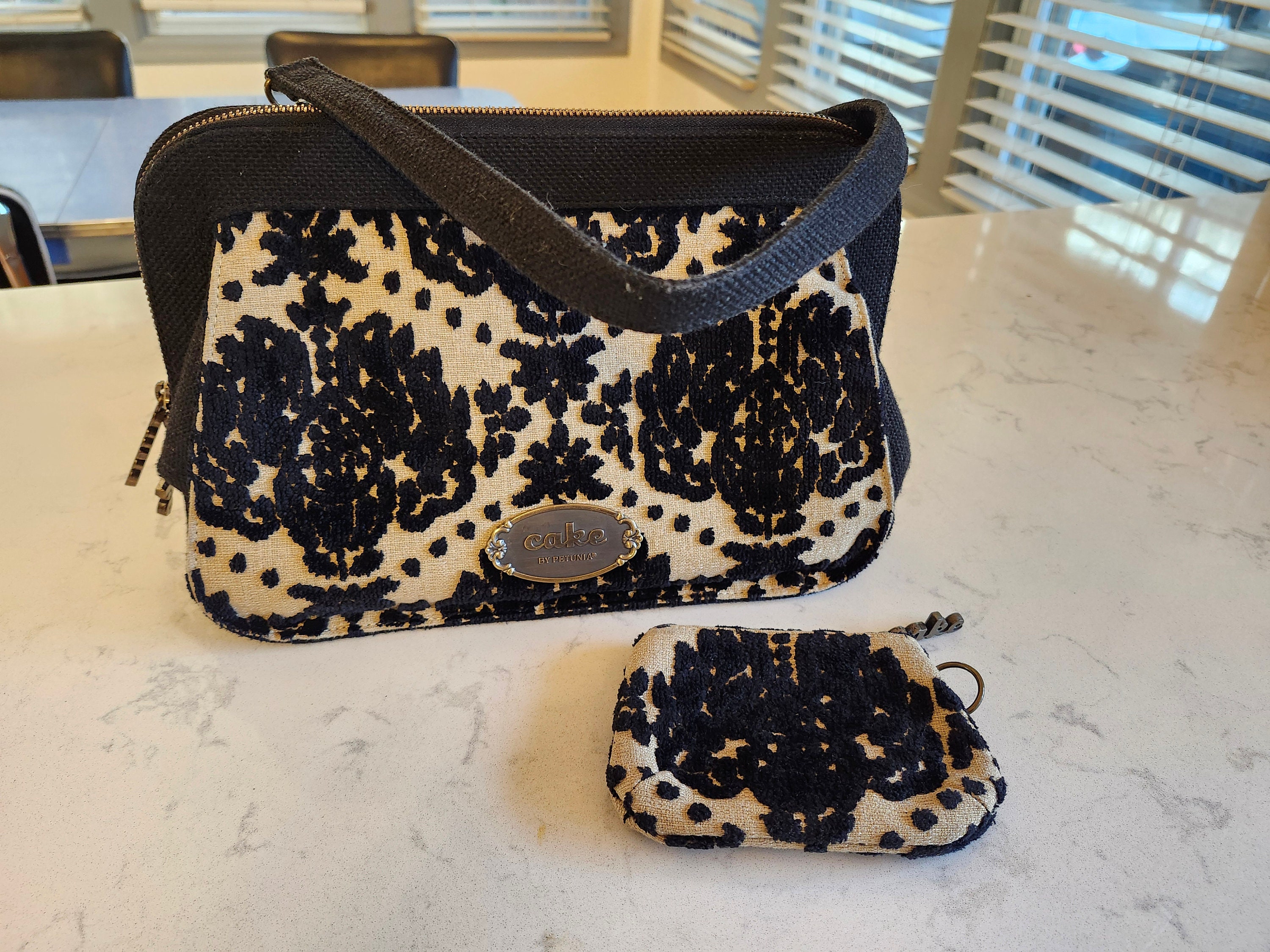 Cake by petunia clutch discount