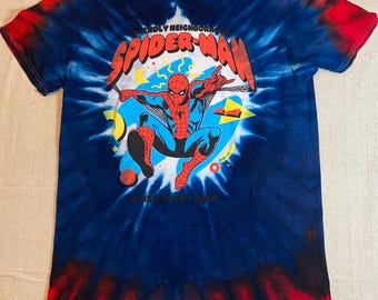 Camiseta tamanho G do Homem-Aranha feita com tie-dye reciclado