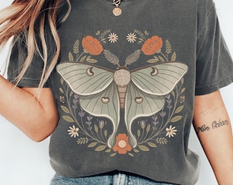 Luna Moth-skjorta, botanisk folkkonst-t-shirt, blommig krans-t-shirt för naturälskare, vintage-t-shirt med vildblommor