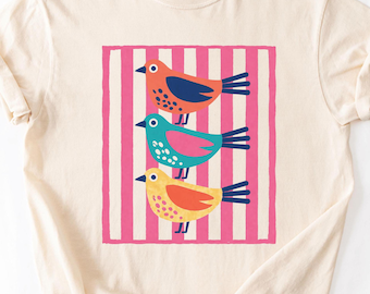 Färgglad folklig fågelskjorta, retro randig grafisk t-shirt, skandinavisk fågelskjorta, söt sommargrafikt-t-shirt, dopaminfärgad t-shirt