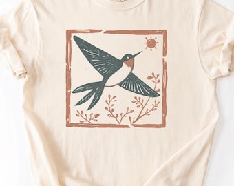 Skandinavisk fågelskjorta, folkkonst-svala-t-shirt, linoleumsnitt-stil naturskjorta, minimal boho grafisk t-shirt, vintage träsnittsfågeldesign