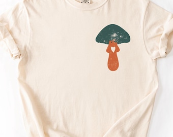 Minimalistisk svamptröja, folklig svamptröja, skjorta med grafisk design i cottagecore, tröja med litet brösttryck, naturgåva till henne