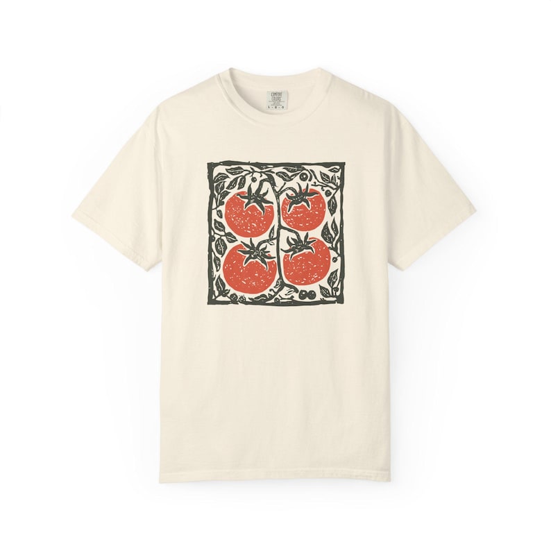 Camiseta de tomate, camiseta de jardín de arte popular, camiseta de verduras escandinava, camiseta de productos agrícolas estilo linograbado, camiseta gráfica de cocina cottagecore Ivory
