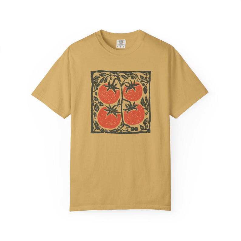 Camiseta de tomate, camiseta de jardín de arte popular, camiseta de verduras escandinava, camiseta de productos agrícolas estilo linograbado, camiseta gráfica de cocina cottagecore Mustard