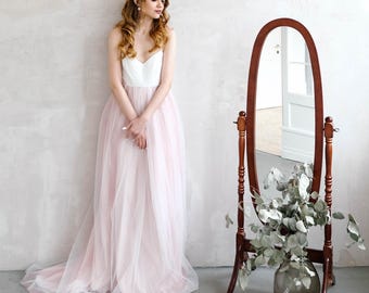 LOVE - Zartrosa Brautkleid aus Tüll