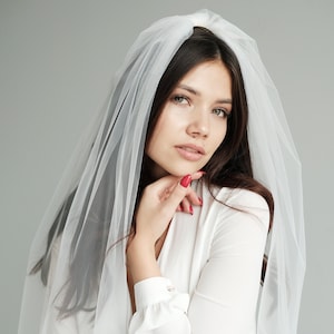 Elbow length ivory wedding veil