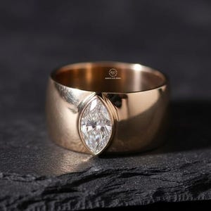 Anillo solitario tipo cigarro, diamante de laboratorio talla marquesa certificado por IGI, anillo de boda, oro amarillo de 14 quilates con engaste a ras, banda ancha con engaste de bisel.