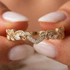 Unique Wave Style Leafy Chevron Wedding Band, Marquise and Round Lab Grown Diamond Ring, 14K Eternity Stacking Gold Ring, Delicate Jewelry