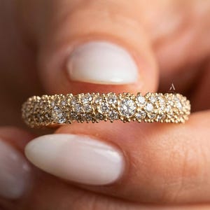 Gouden effenen set Diamond Eternity trouwring, rond geslepen Lab Grown verlovingsring, minimalistische stapelring, luxe bruidssieraden cadeau
