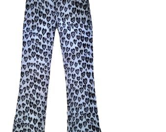 Jeans Moschino vintage de los 90, nuevos, con estampado de leopardo y corazón, de talle bajo y corte bota.