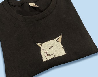 Vrouw schreeuwt tegen kattenshirt/sweater/hoodie