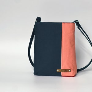 Kleine Canvas Umhängetasche für Frauen, zweifarbige Tasche, Marineblau & Korallenrosa, Handytasche, japanische Baumwolltasche