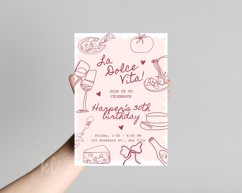 Peut inclure: Une invitation illustr&eacute;e rose et rouge pour le 30e anniversaire de Harper. L'invitation pr&eacute;sente le texte "La Dolce Vita !" et comprend des illustrations de nourriture et de boissons, notamment des verres &agrave; vin, des pizzas, des p&acirc;tes et du fromage. Le texte de l'invitation indique "Rejoignez-nous pour c&eacute;l&eacute;brer le 30e anniversaire de Harper. Vendredi, 13h00 - 16h00, 123 Anywhere St., Any City."