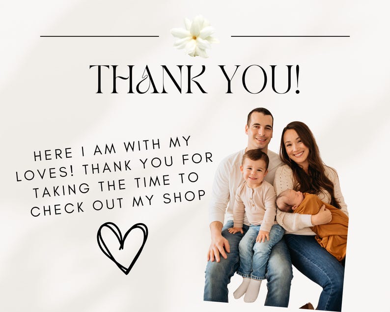 Peut inclure: Une famille de quatre personnes, dont un b&eacute;b&eacute;, pose pour une photo. Les parents sourient et tiennent leurs enfants. Le texte "THANK YOU! HERE I AM WITH MY LOVES! THANK YOU FOR TAKING THE TIME TO CHECK OUT MY SHOP" est &eacute;crit sur un fond blanc.