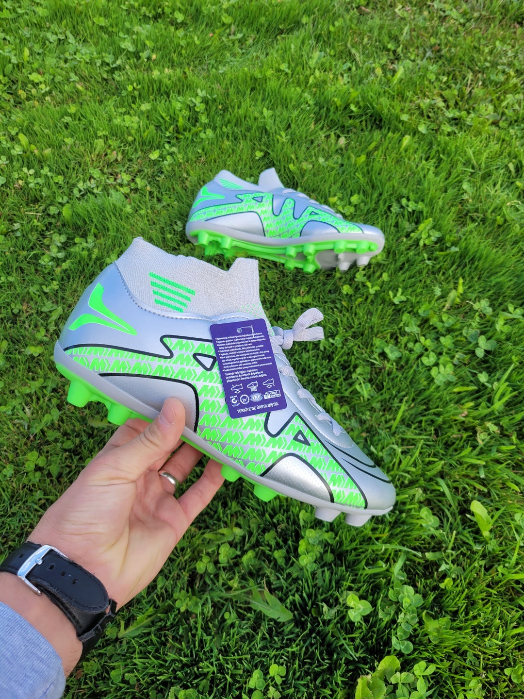 spike soccer shoes