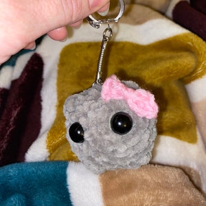 Trieste Hamster Amigurumi, schattige Hamster Tiktok meme, gehaakte Hamster roze strik handgemaakte sleutelhanger hamster Small