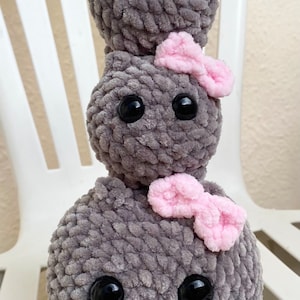 Hámster triste Amigurumi, lindo meme Tiktok de hámster, hámster de llavero hecho a mano con lazo rosa de hámster de ganchillo imagen 7