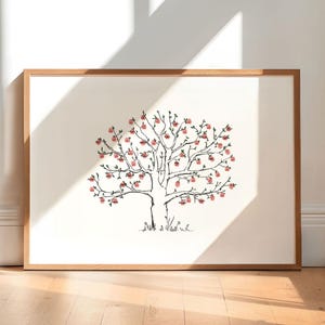 Könnte beinhalten: Eine gerahmte Schwarzweiß-Zeichnung eines Baumes mit rosa Früchten. Der Baum ist in einem einfachen Stil mit einem dicken Stamm und Ästen gehalten. Die Früchte sind um die Äste herum gruppiert.