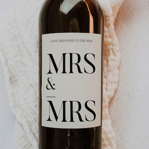 Wedding Wine Labels - Love + Kisses to the New Mrs & Mrs - DIY Printable Wine Bottle Labels - Wedding Gifts - Wine Lovers Gift - Wine Label