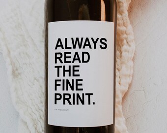 Etiqueta de vino para anunciar el embarazo que se puede imprimir Lea la letra pequeña Etiqueta para botella de vino Anuncio de bebé Estoy embarazada Bebé Descarga instantánea
