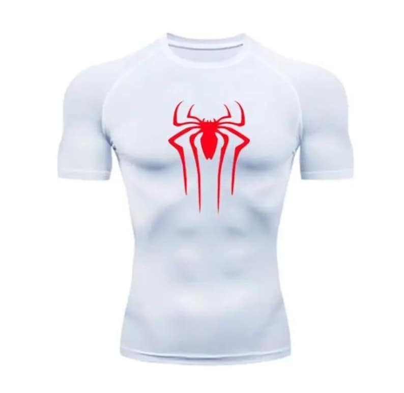 Puede incluir: Camiseta de compresi&oacute;n blanca de manga corta con un gr&aacute;fico de ara&ntilde;a roja en la parte delantera.