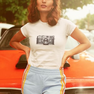 Retro Camera T-Shirt: Vintage Photography Graphic Tee