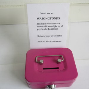 Buy a homemade WajongFonds donation box for your store!