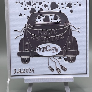 Hochzeitskarte Grußkarte 3D elegant weiß rosegold handgemacht. Motiv Auto mit Schriftzug: Just married plus Datum plus Initialen