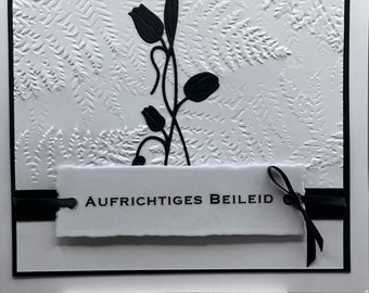 Trauerkarte Beileidskarte schlicht elegant quadratisch  3D Motiv:  Pflanzen vor einem geprägten Farnhintergrund, Text „Aufrichtiges Beileid“