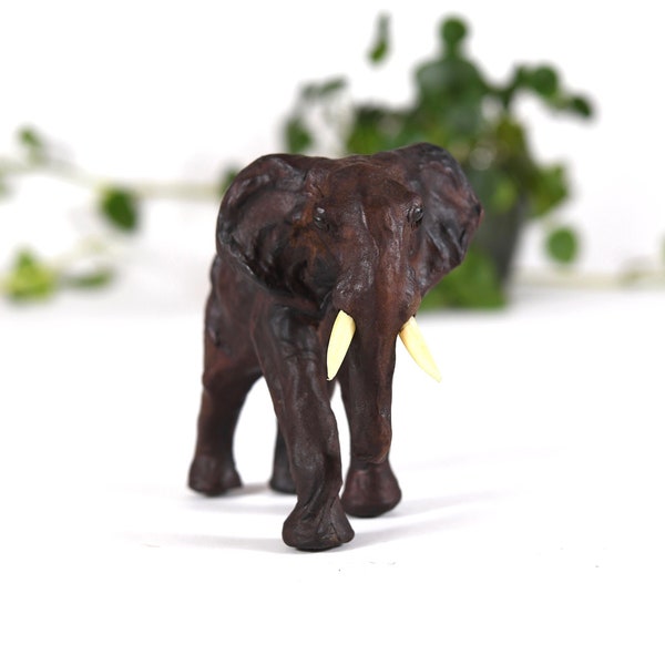 Figurine de sculpture d'éléphant en papier mâché vintage, décoration du milieu du siècle