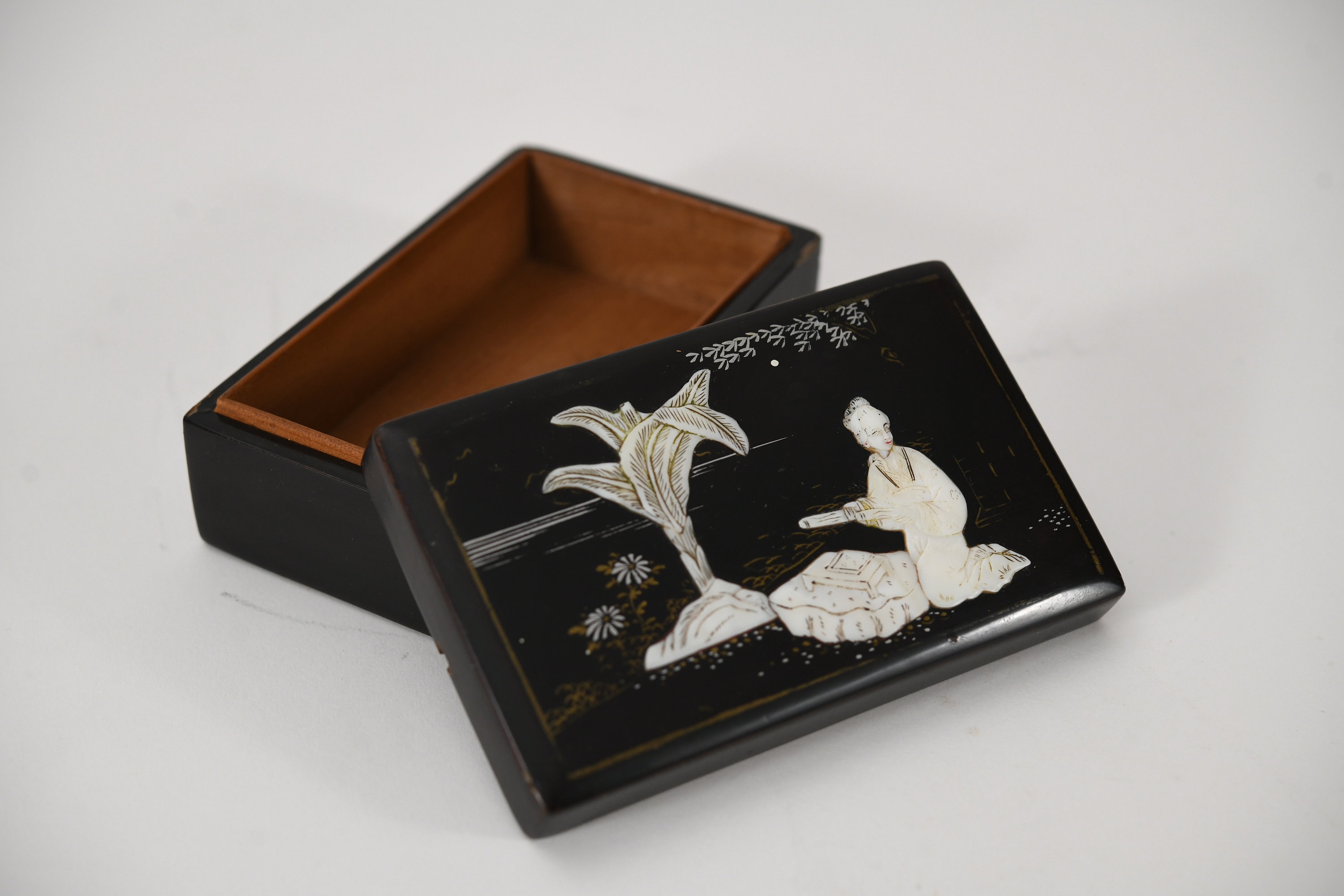 black lacquer box mop inlay koi fish Mother of Pearl Chinese Box