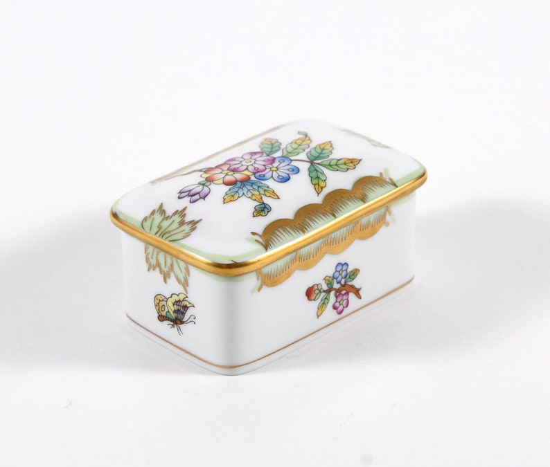 Vintage Herend Porcelain Queen Victoria VBO Lidded Box I Pill Box I 1970s I Herend Manufactory