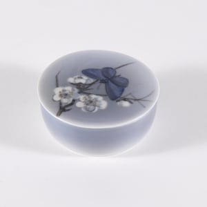 Art Deco Royal Copenhagen porcelain lidded box from 1923 decor 2301 I Danish porcelain