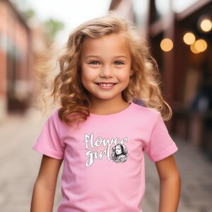 KLEIN Blumenmädchen: St. Thérèse von Lisieux, katholisches Kleinkind-T-Shirt, katholisches Mädchen-T-Shirt, katholisches Heilig-T-Shirt, katholisches Kinderhemd