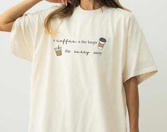 Kaffee-T-Shirt in Wohlfühlfarben, freches Geschenk für Kaffeeliebhaber, lustiges T-Shirt mit Kaffeespruch, süßes Kaffee-Shirt, Unisex-Kaffeebekleidung