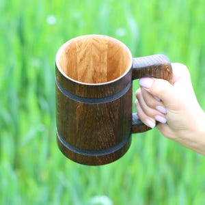 Handcrafted oak beer mug with dark woodgrain finish.